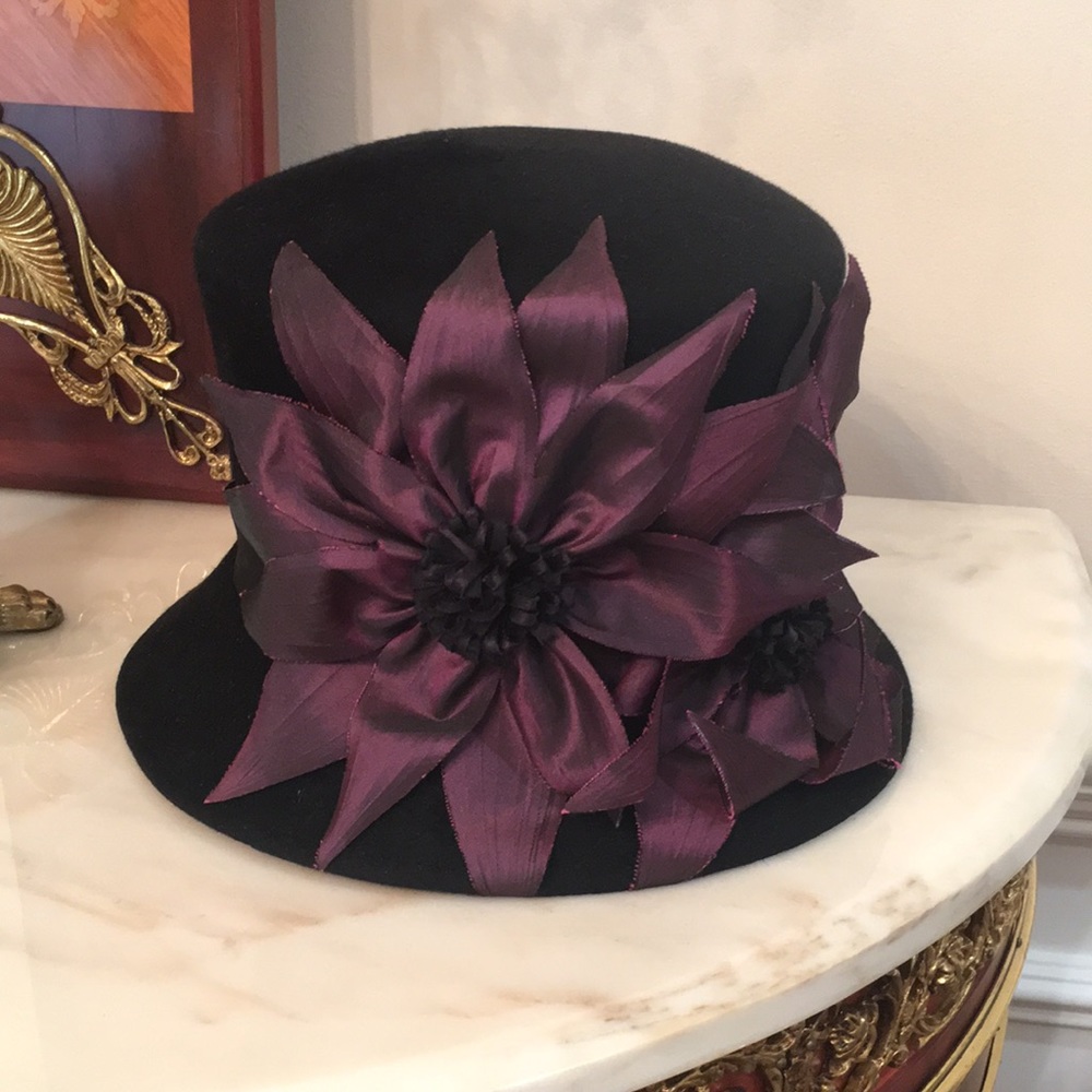 Bailey Tomlin London purple Floral Appliqué 100% Fur Felt black Hat